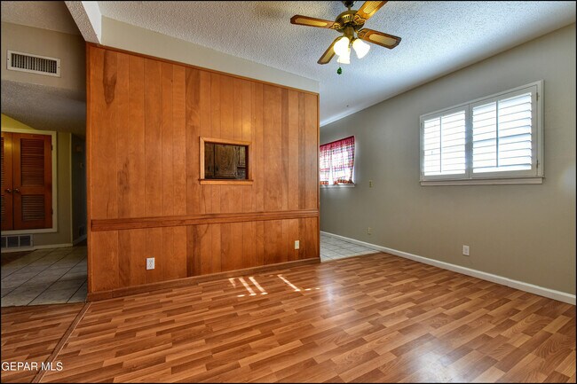 Building Photo - 5108 Paris Ave