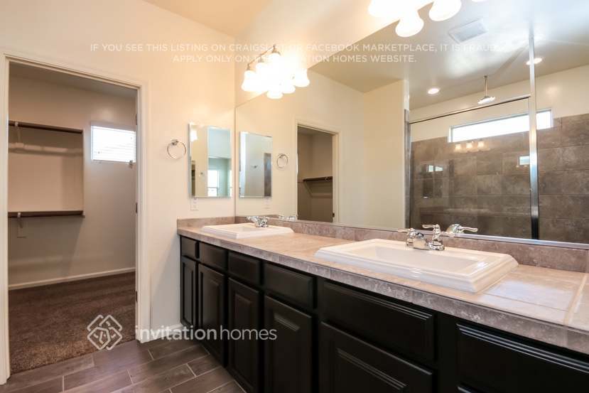 Building Photo - 1738 W Lacewood Pl