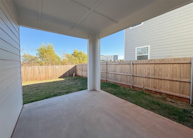 Building Photo - 13112 Maplewood Ave