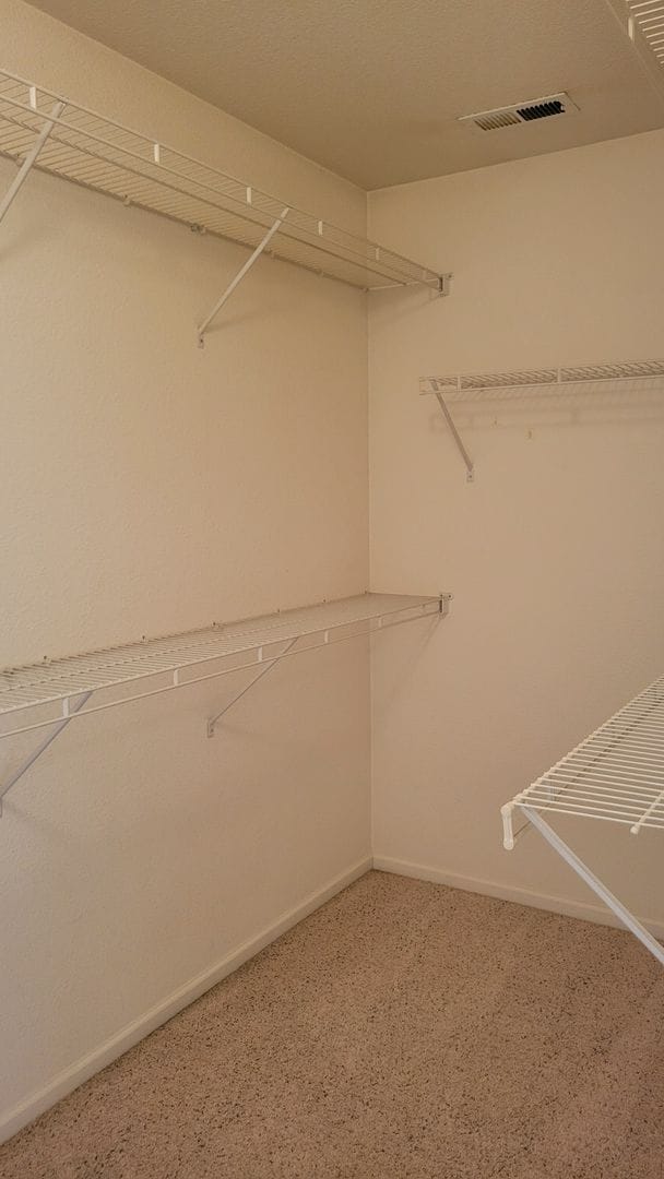 Building Photo - Single Family 3 Bed, 2.5 Bath Home - Avail...