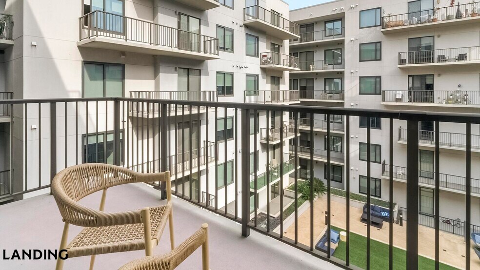 Building Photo - 1414 Wood Hollow Dr