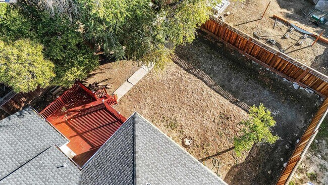 Building Photo - 2438 Upland Dr