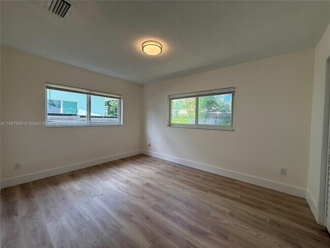 Building Photo - 1243 NW 25th St