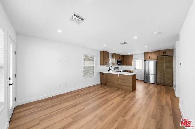 Building Photo - 1258 Mariposa St