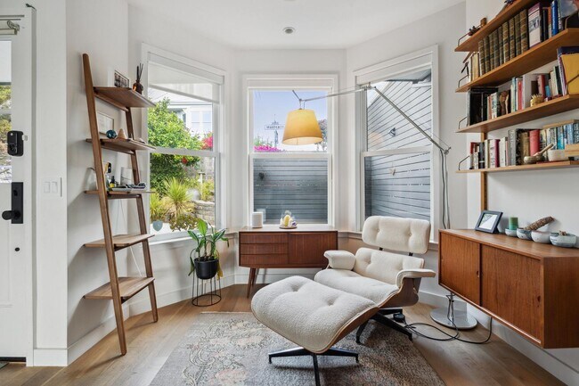Building Photo - OPEN HOUSE: Wednesday (6/24) 4:00pm-4:30pm. Stunning 3-Level Single Family Home with Modern Touch...