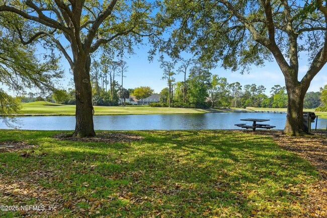 Building Photo - 13700 Richmond Park Dr N