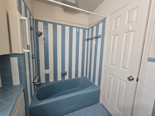 Building Photo - 6717 Fairway Dr