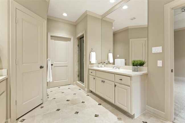 Building Photo - 4 Waterway Ct