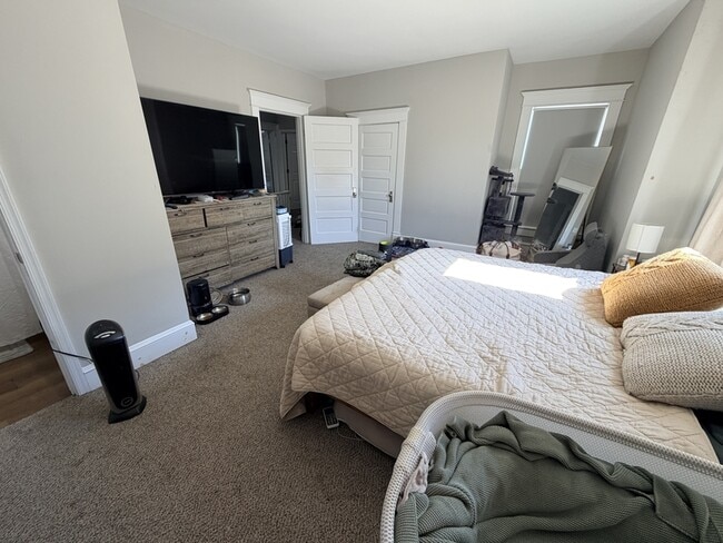 Building Photo - 124 Linden Ave