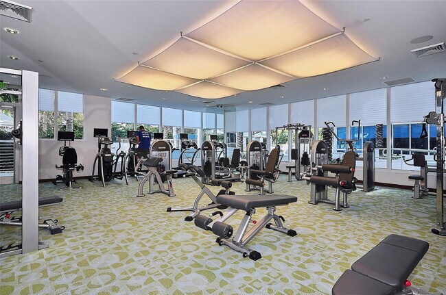 Building Photo - 2831 N Ocean Blvd