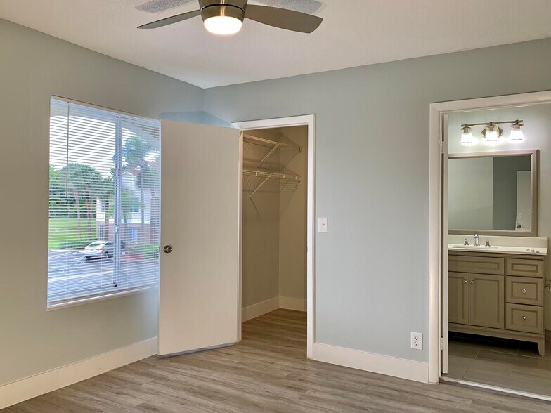 Building Photo - 815 W Boynton Beach Blvd