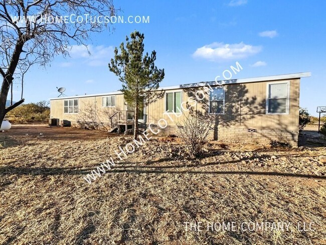 Building Photo - 5840 E Dakota Rd