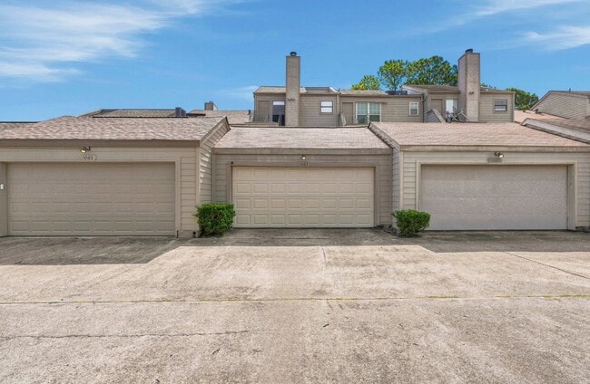 Building Photo - 1063 Country Pl Dr