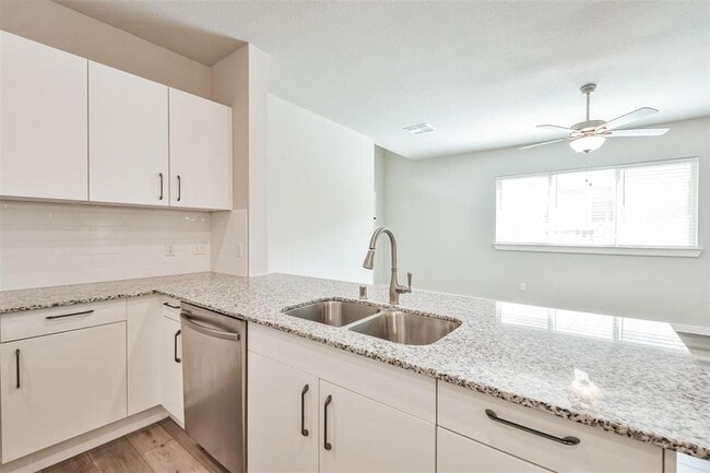 Building Photo - 25508 Starling Ln