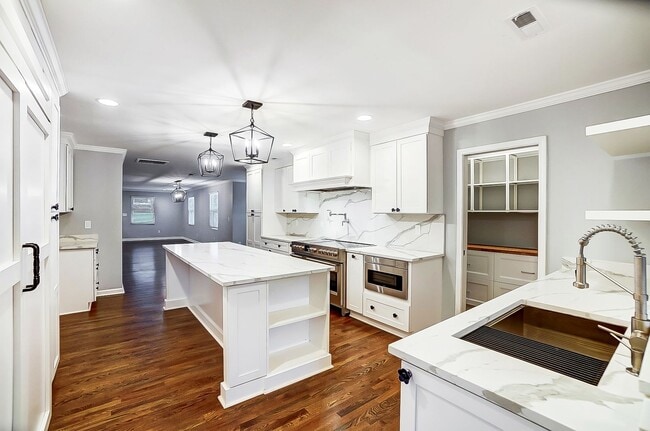 Building Photo - Beautiful Remodeled  Home in Historic Wilmore.