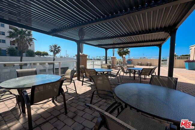 Building Photo - 488 E Ocean Blvd