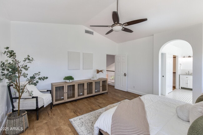 Building Photo - 2119 E New Bedford Dr