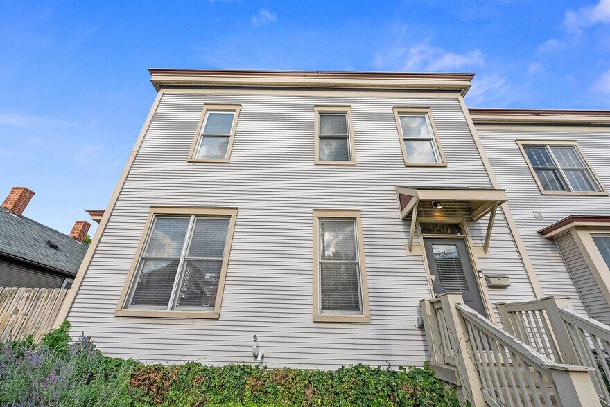 Building Photo - 950 N 6th St