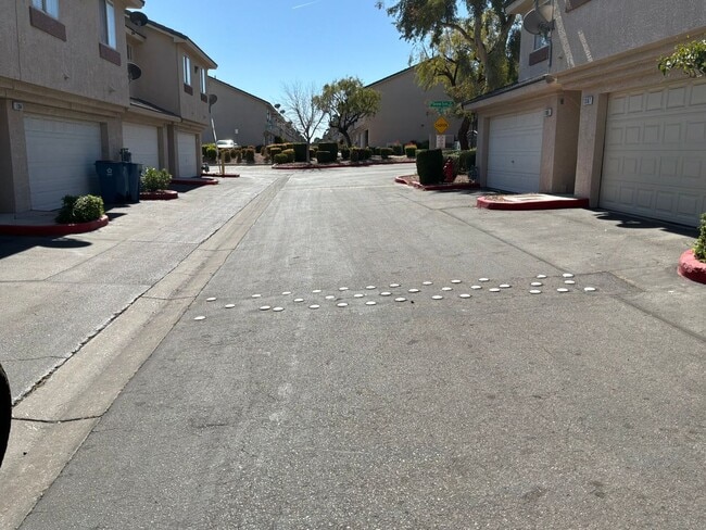 Building Photo - 3 Bedrooms 2.5 Bathrooms 2 car attached garage Gated Subdivision