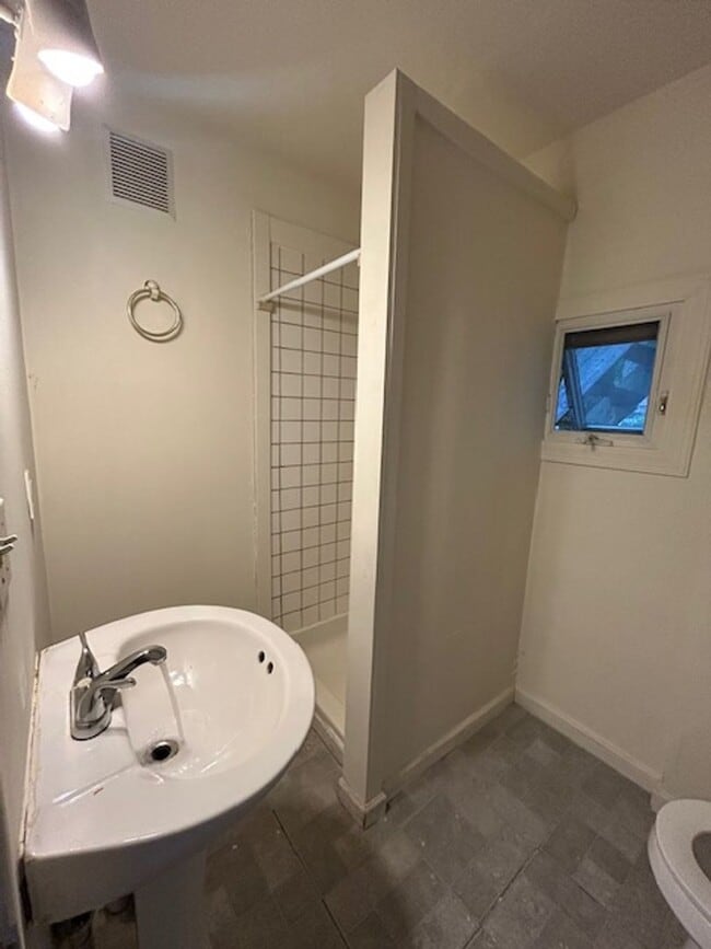 Building Photo - University Park 5BR/2BA—Walkable to UA, Fl...
