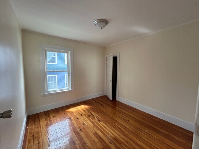 Building Photo - 15-Poplar-St