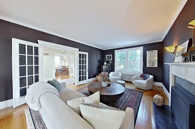 Building Photo - 27 Cranston Ave