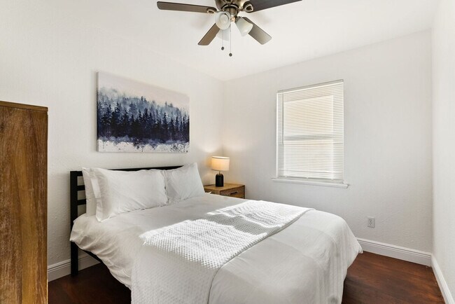 Building Photo - 2104 Foggy Bottom Dr