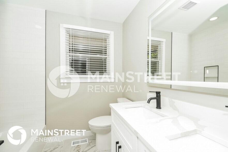 Building Photo - 704 Marswen Dr