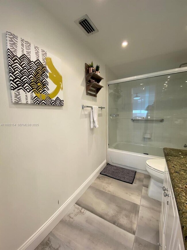 Building Photo - 19999 E Country Club Dr