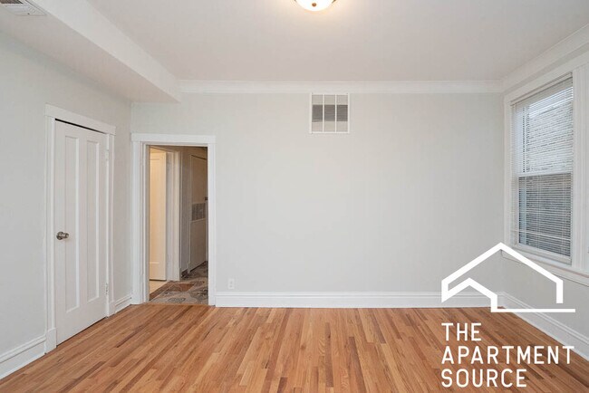 Building Photo - 1255 N Harding Ave