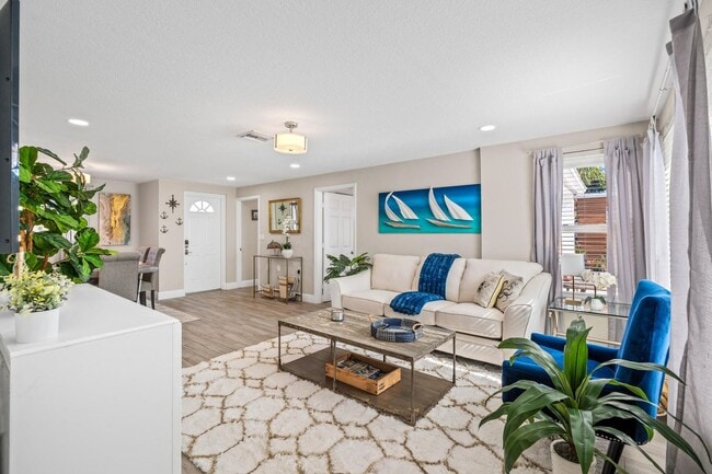 Building Photo - 214 Seacrest Ln