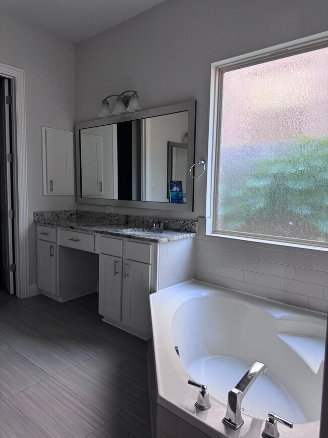 Building Photo - 513 Lambert Cv