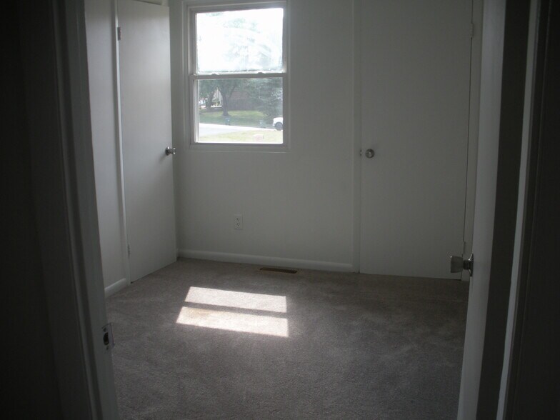 Building Photo - 79 Chestnut Dr