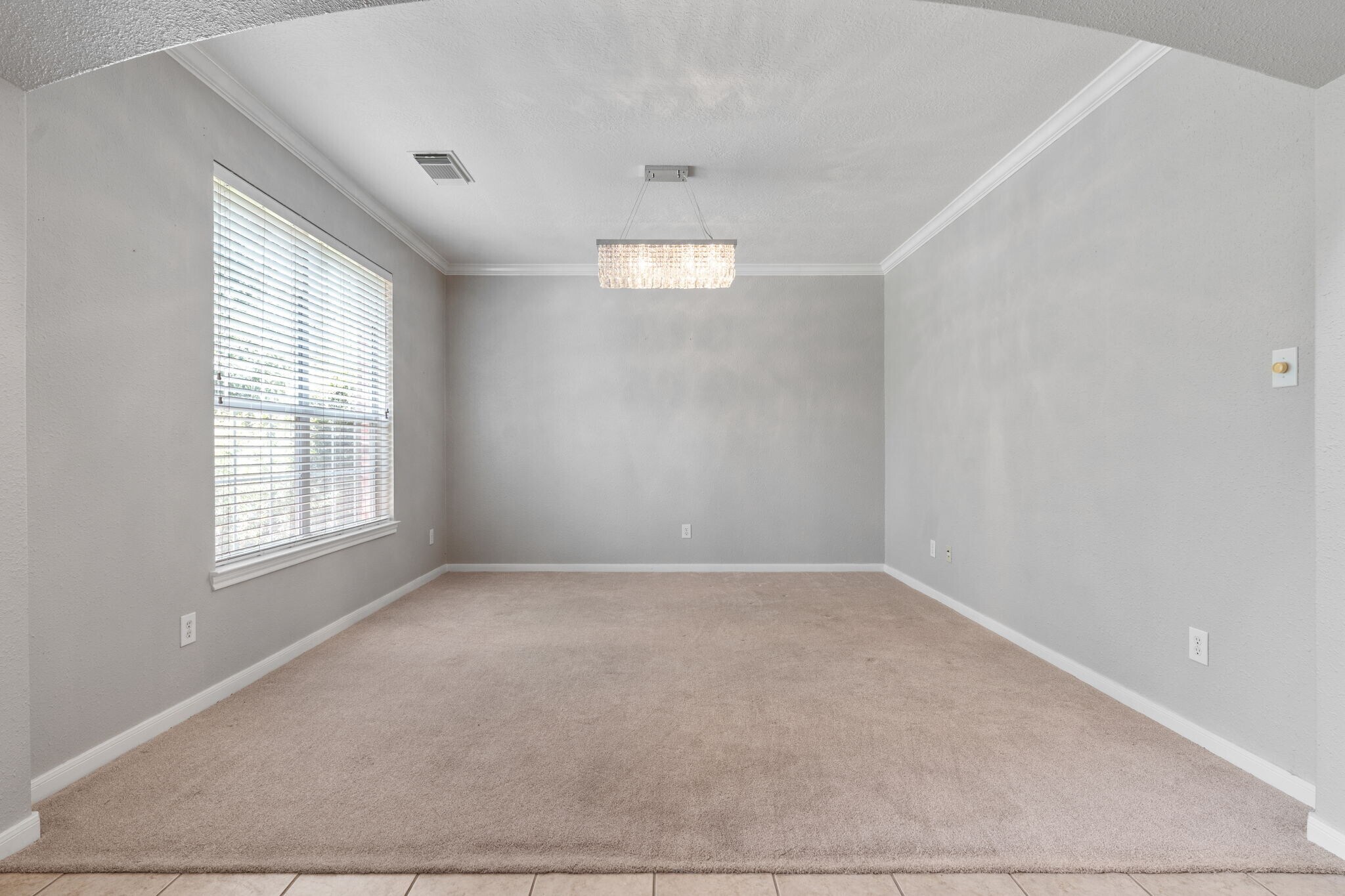 Building Photo - 42 Ebony Oaks Pl