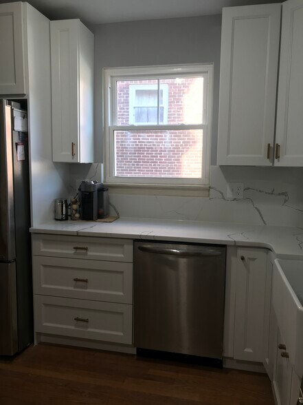 Building Photo - 3121 Lyndale Pl SE