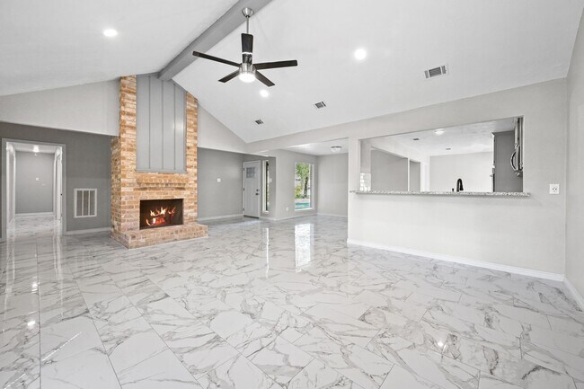 Building Photo - 16111 Fan Tail Dr