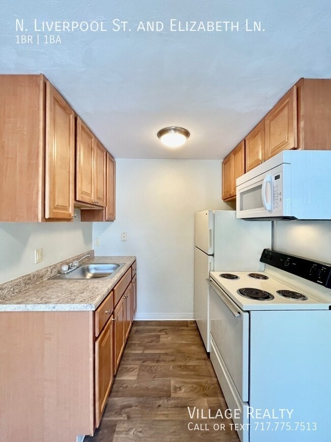 Building Photo - 35 N Liverpool St