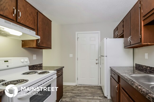 Building Photo - 541 Closhire Ln