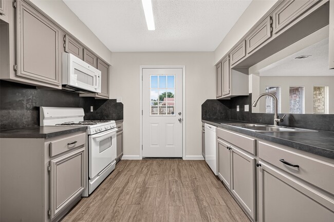 Building Photo - 7407 Cortes Dr