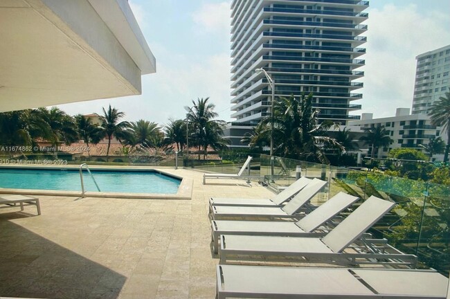 Building Photo - 5900 Collins Ave