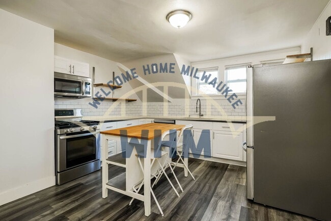 Primary Photo - 7124 W Moltke Ave