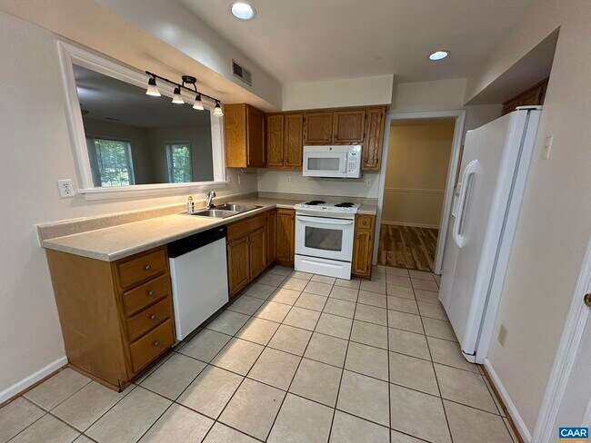 Building Photo - 3159 Saddlebrook Ln