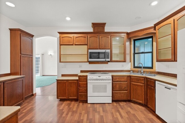 Building Photo - Yelm Country Living | 3 Bed, 3 Bath Home on 2.5 Acres | Solar Panels!