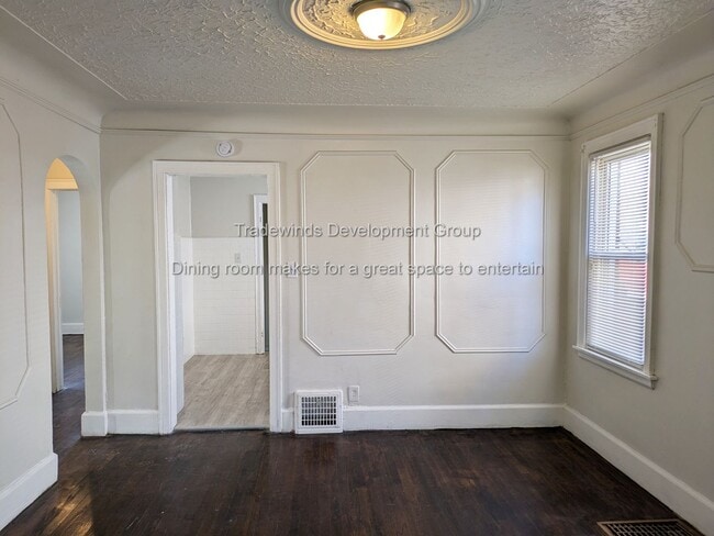 Building Photo - 9171 Bishop-4BR Bungalow - Hardwoods/Updated Kitchen - Yorkshire Woods - 48224