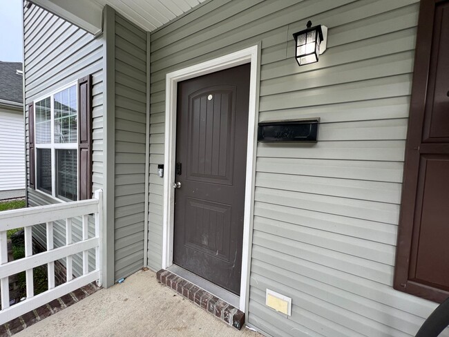 Building Photo - 3 bedroom home in Portmsouth
