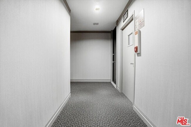 Building Photo - 2222 Ave of the Stars