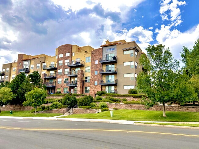 Building Photo - Bright & Peaceful 2 Bed, 2 Bath Corner Con...