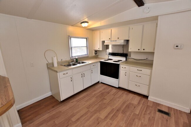 Building Photo - 10059 NC-43