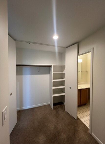 Building Photo - 5550 Abbey Dr