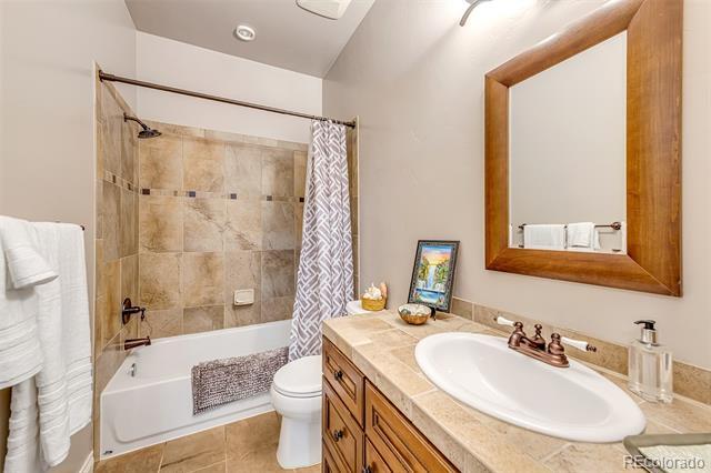 Building Photo - 358 Cliff View Dr